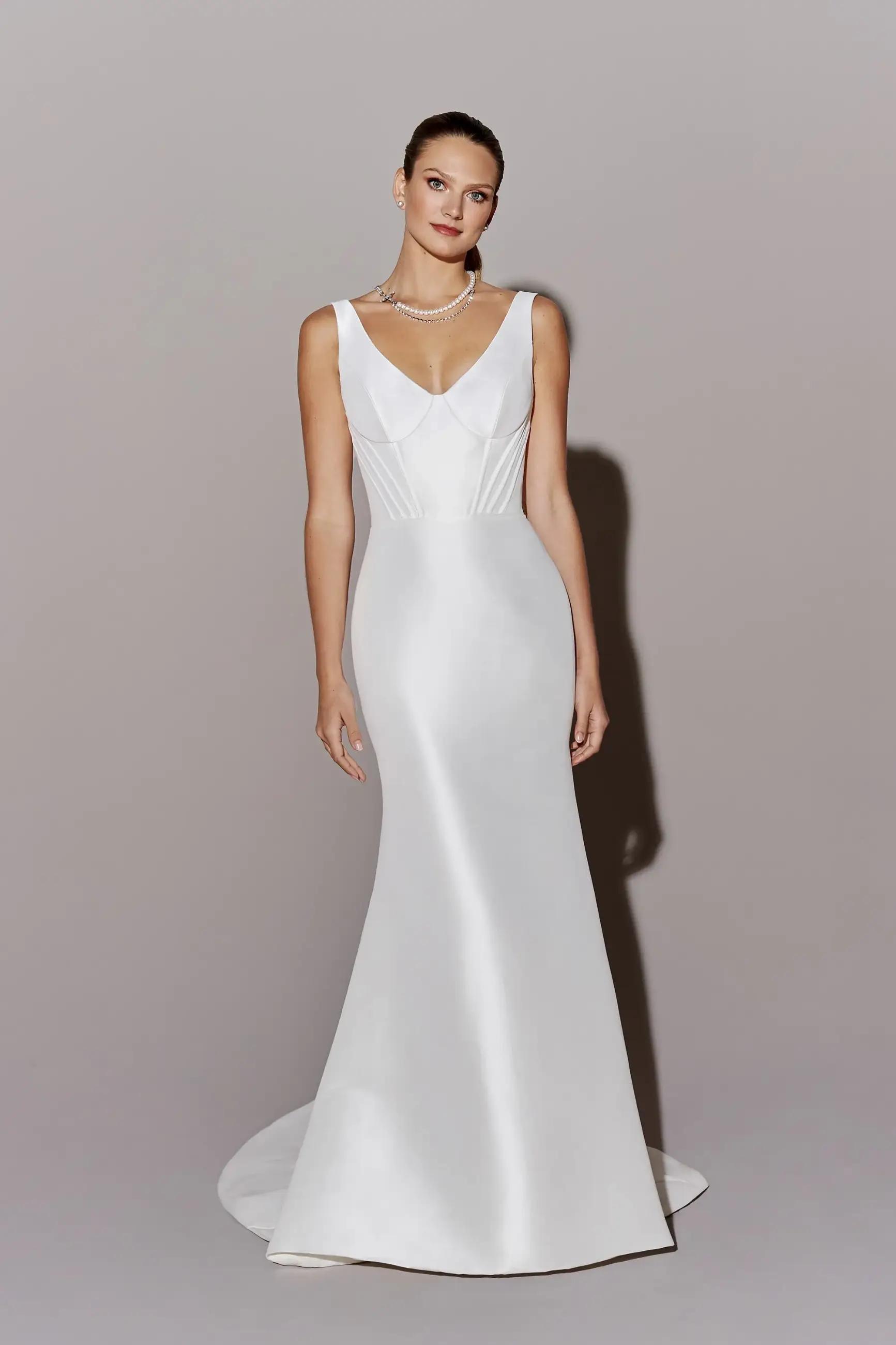 Glamorous vs. Minimalist Wedding Gowns: Which Suits Your Style? Image