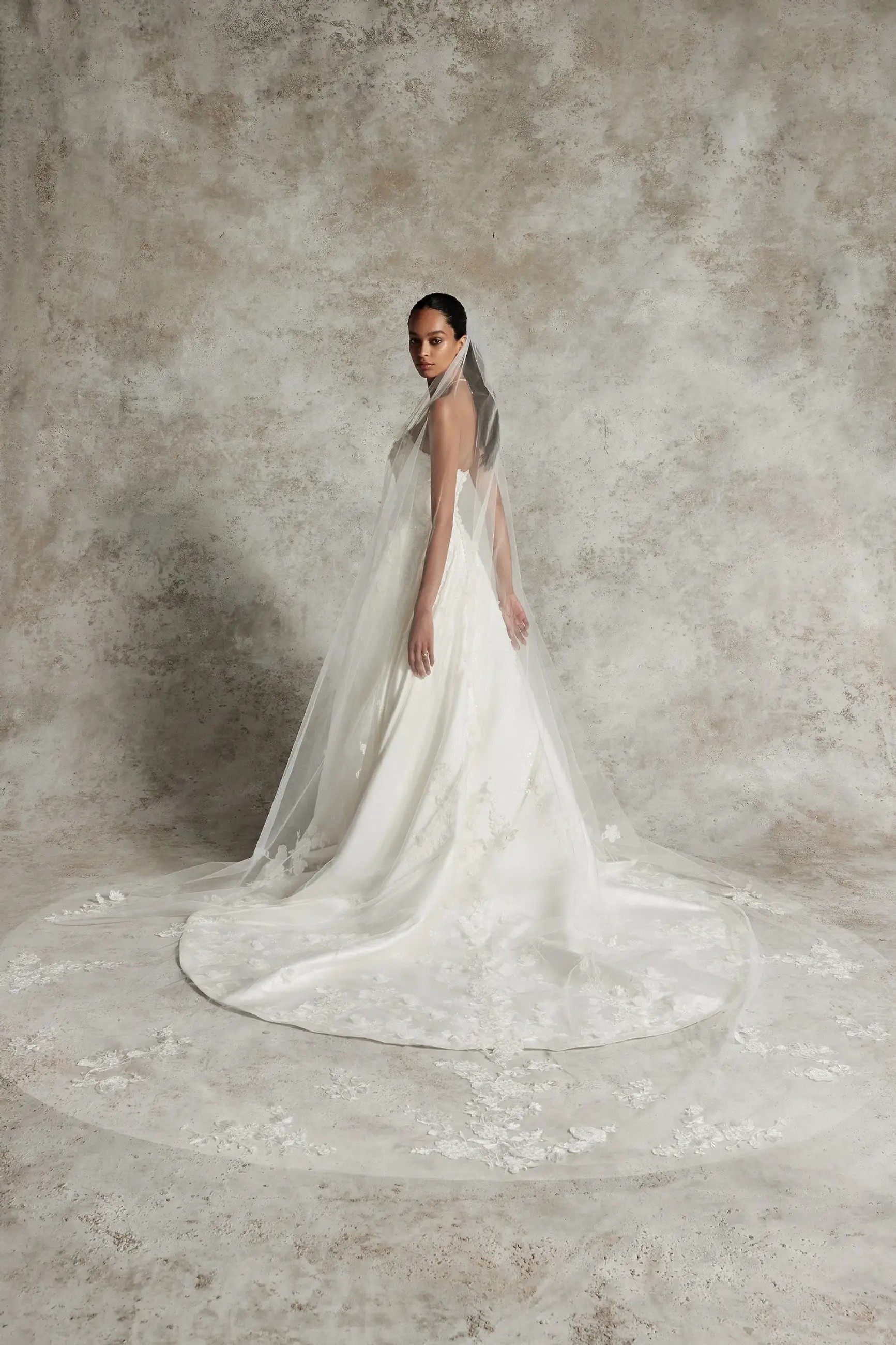 2025 Bridal Fashion: The Return of Classic Elegance Image