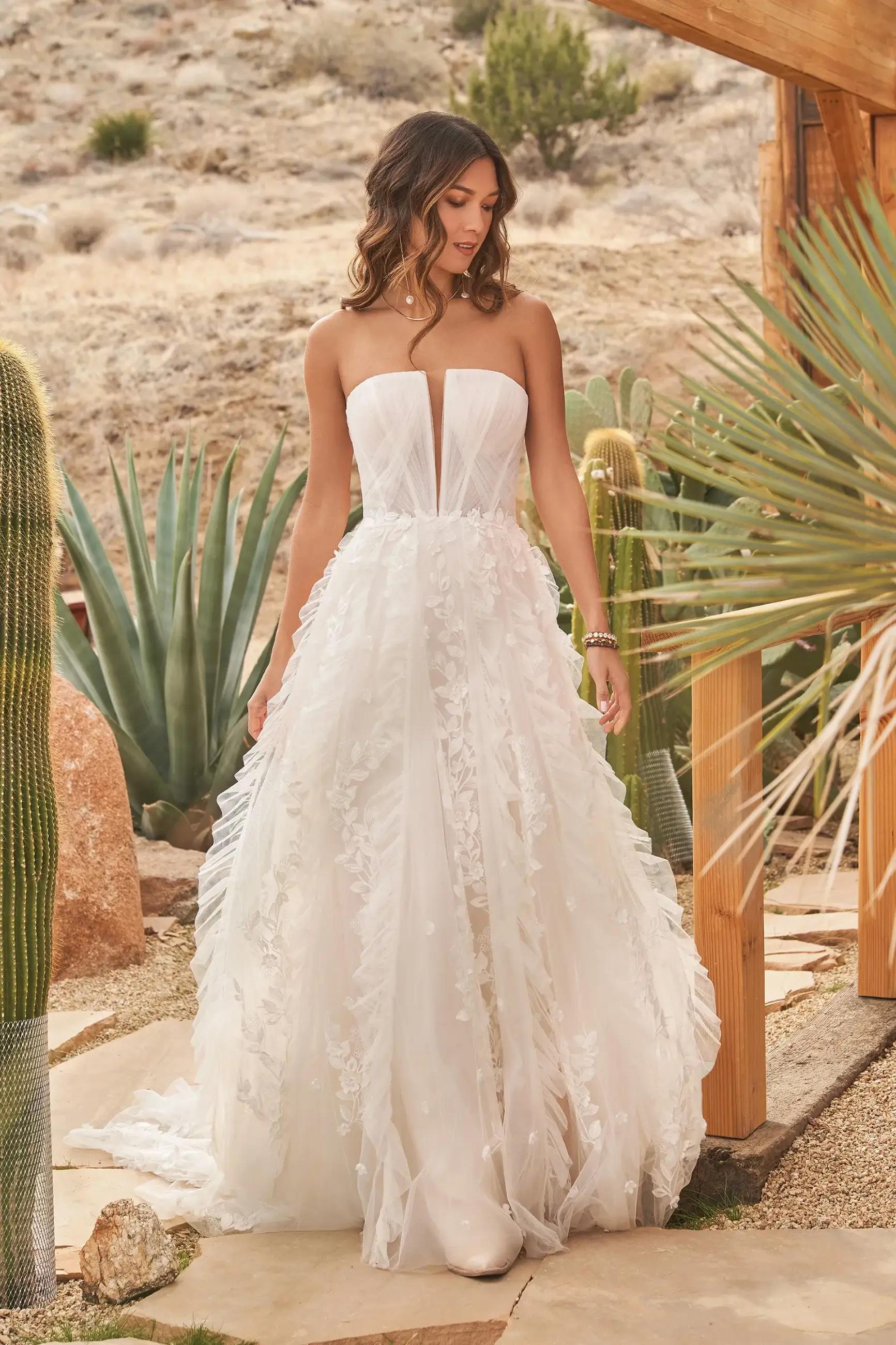 Unique and Timeless Strapless Wedding Dresses Image